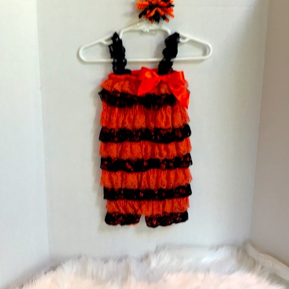 2 piece set.  Cute ruffle romper suitable for a 6-12 month old plus corker bow! - Picture 4 of 4